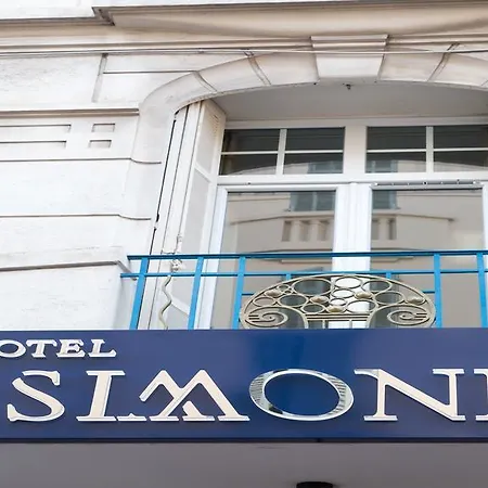 Simone Centre