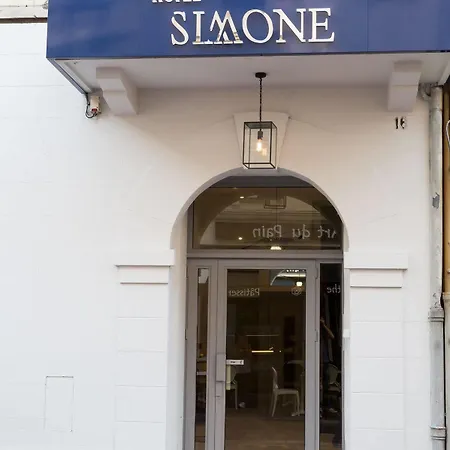 Simone Centre